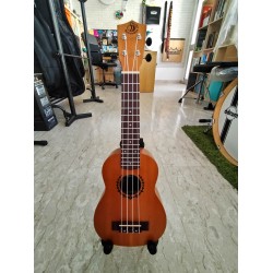BUMBLEBEE Ukulele Soprano Natural